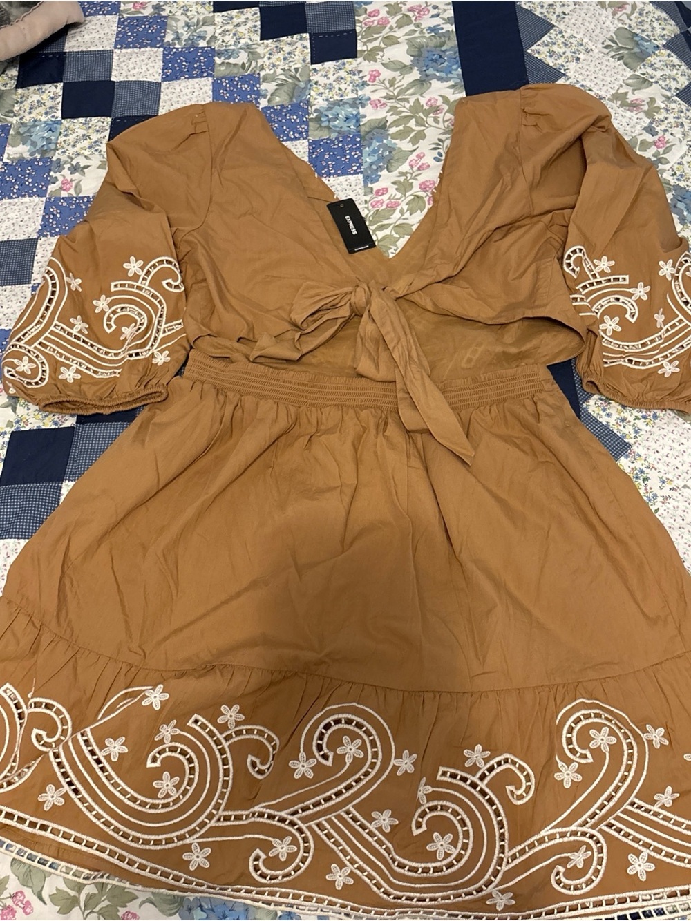 NWT Express Embroidered Eyelet
V-Neck Tie Back Mini Dress 3/4 sleeves Size L. - Picture 2 of 14